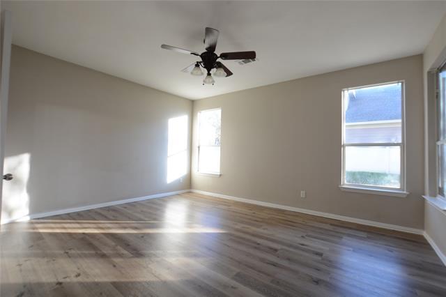 Building Photo - 1400 Oakcrest Dr