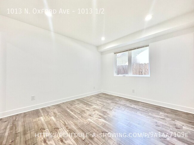 Building Photo - Beautiful new modern 3 story townhome 3 Be...