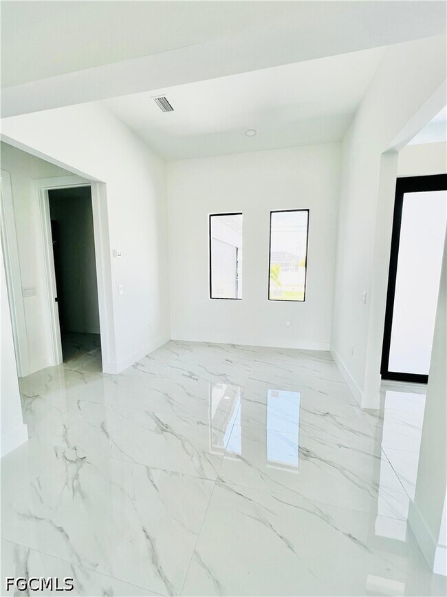 Building Photo - 1422 NE 20th St