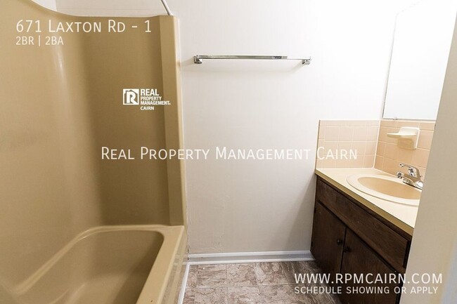 Building Photo - 2 Bed, 2 Bath -- private back deck