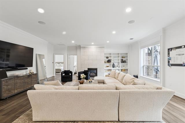 Building Photo - 6605 Bandera Ave