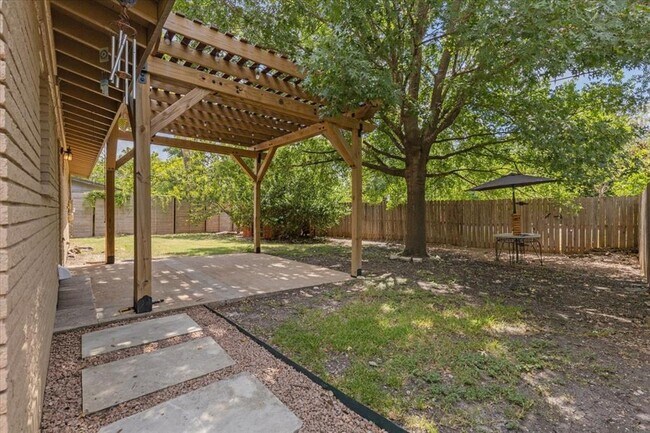 Building Photo - 7604 Robalo Rd