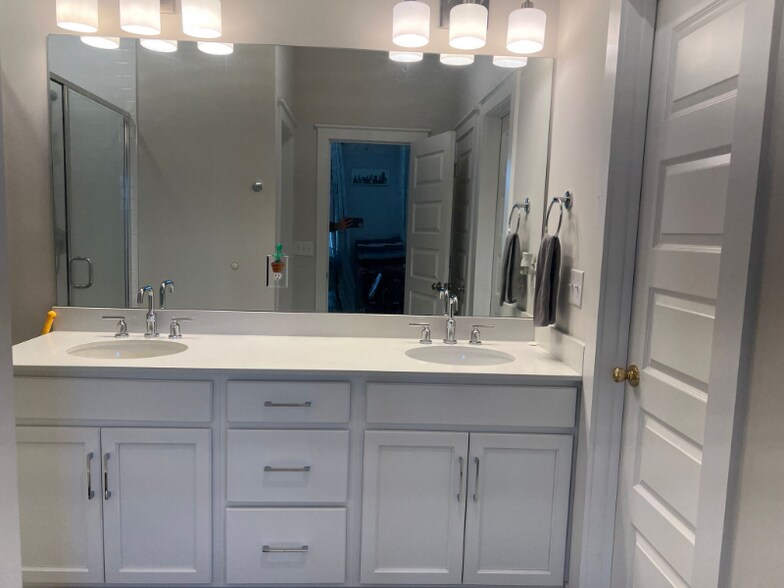 Building Photo - 386 Hammock Ln