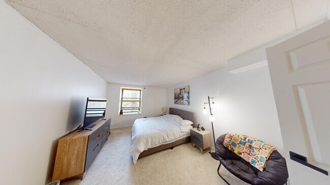 Building Photo - 270 E Highland Ave