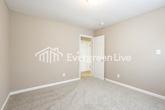 Building Photo - 2017 Lisa Walk Dr