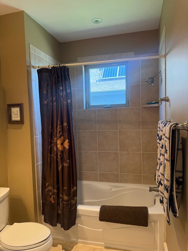 Building Photo - Rare Find- Home for Rent in the Knolls Community