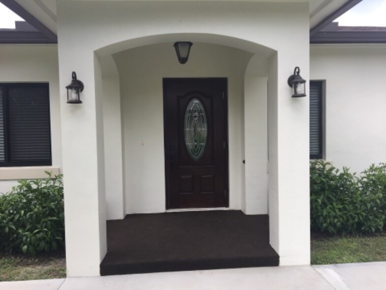 Building Photo - 4412 Vanda Dr