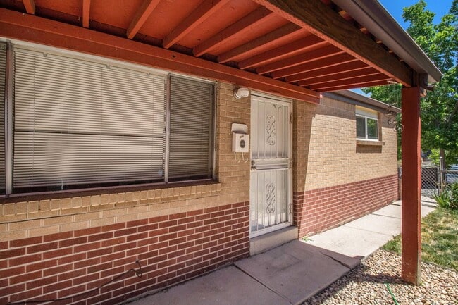 Building Photo - 2Bed/1Bath Duplex in Whittier