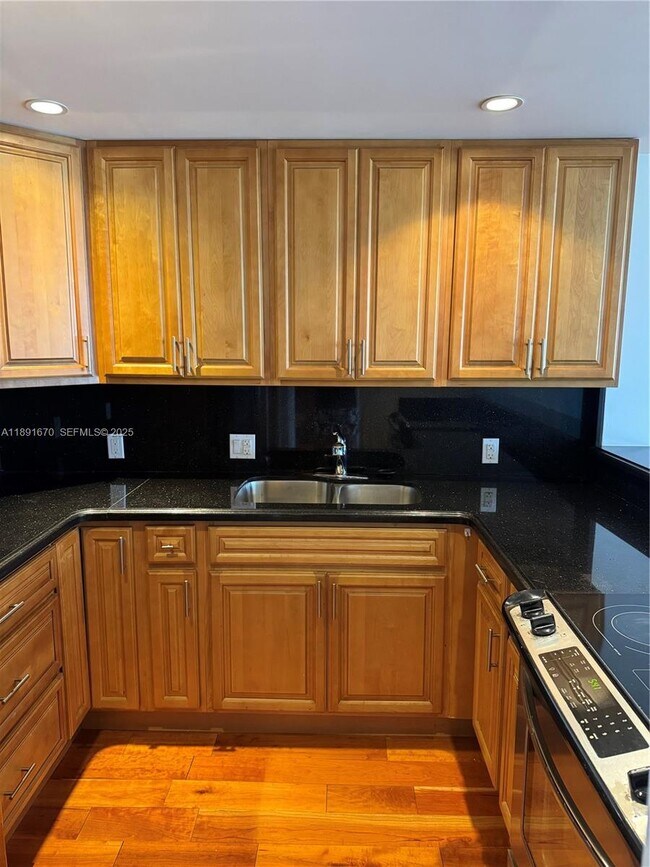 Building Photo - 20379 W Country Club Dr