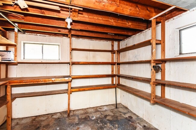 Building Photo - Lovely 3 Bedroom 1 Bathroom Home