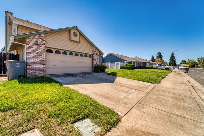 Building Photo - Spacious 4-Bedroom Home Near Happy Park