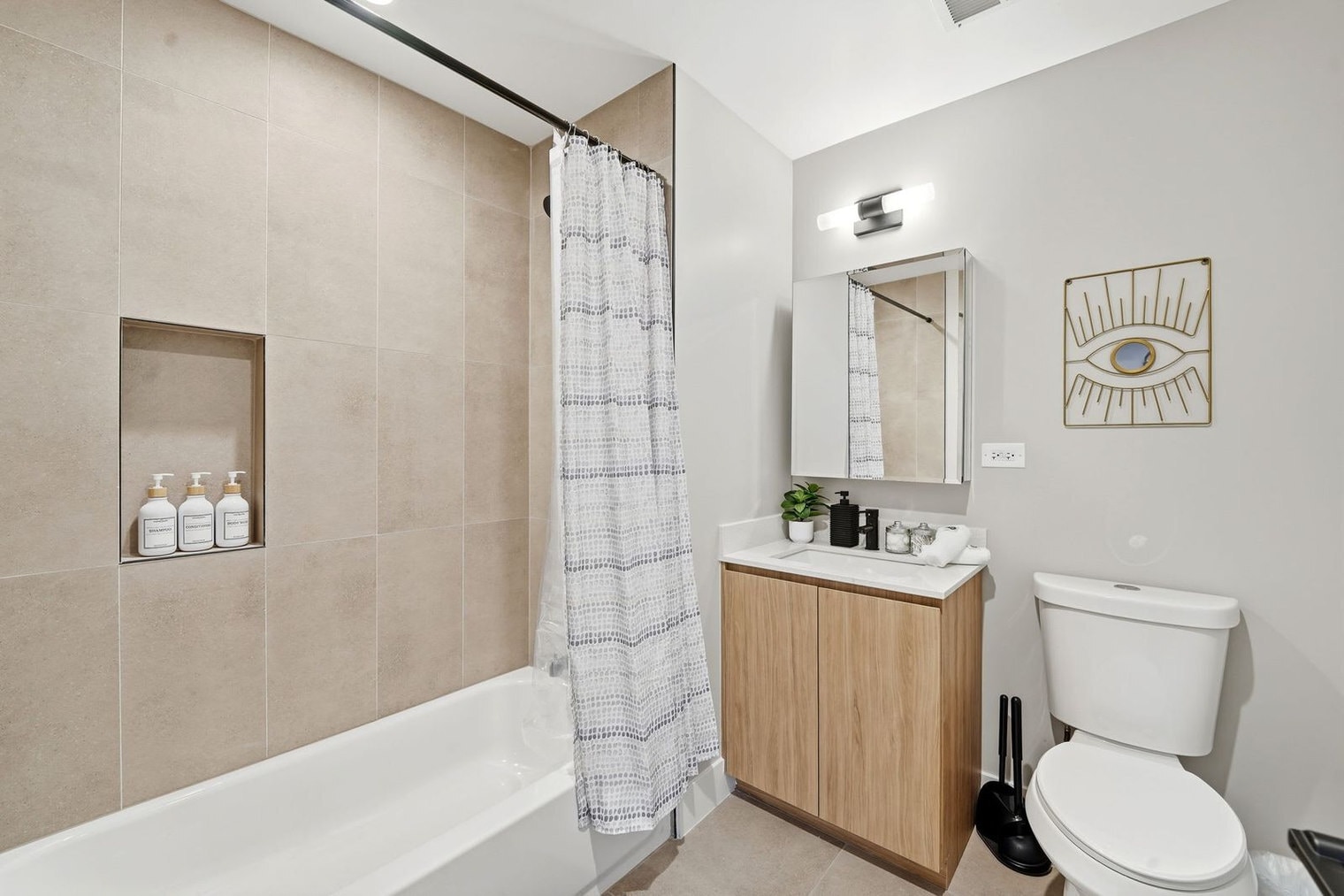 Building Photo - 6044 N Winthrop Ave