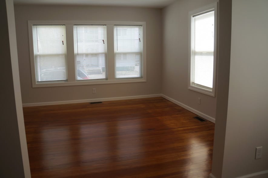 Large Family Room - 22 Bradley St