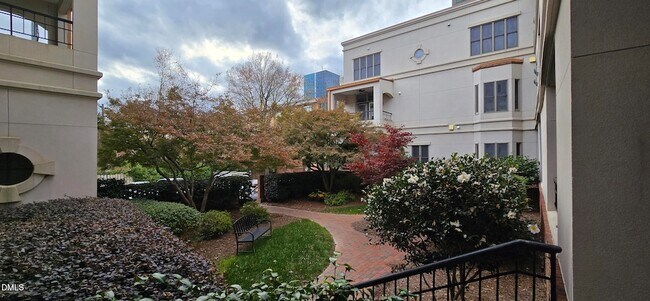 Building Photo - 218 E Davie St