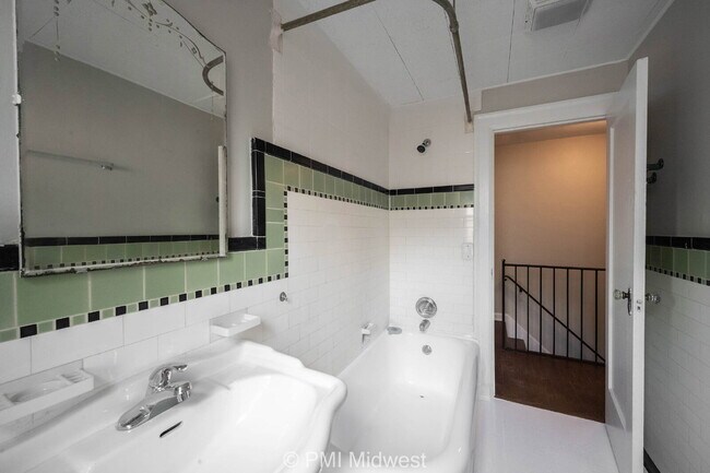 Building Photo - "Charming 3-Bedroom Retreat with Hardwood ...