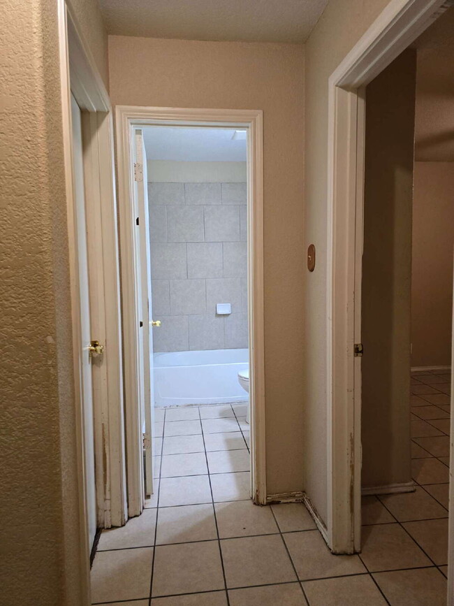 Building Photo - "Charming 3-Bedroom Sanctuary in San Anton...