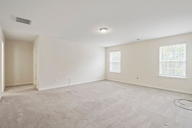 Building Photo - Beautiful spacious Home in Berewick community in Steel Creek Fence in Yard