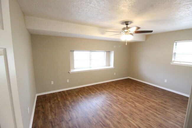 Building Photo - 4029 N Nicklas Ave