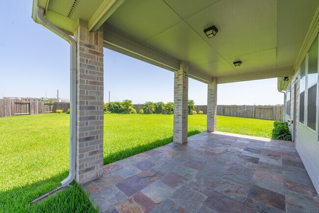 Building Photo - 26302 Fox Ridge Ln