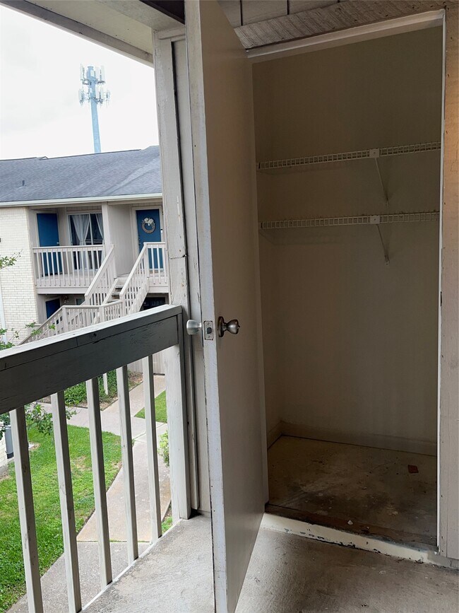 Building Photo - 3919 Fairmont Pkwy