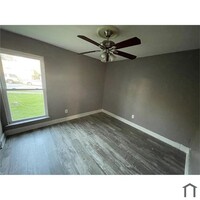 Building Photo - SECTION 8 - 5 Beds 2 Baths Single Family Home