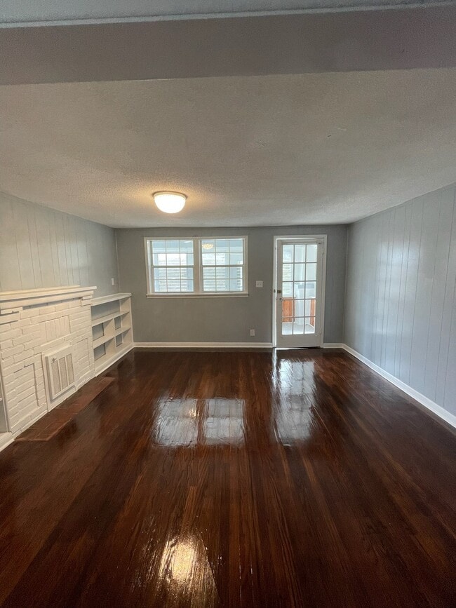 Building Photo - 613 Ledford St
