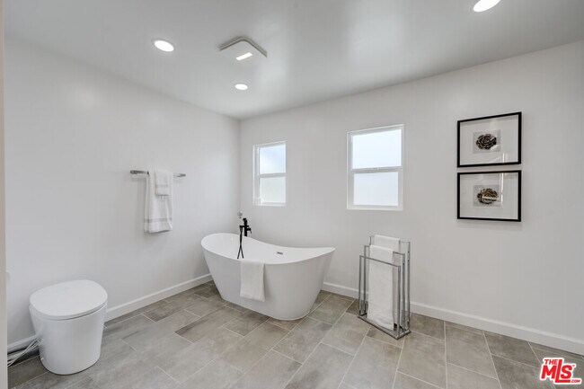 Building Photo - 344 S Camden Dr