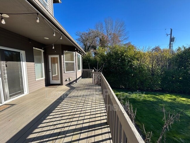 Building Photo - 852 Marilyn Dr