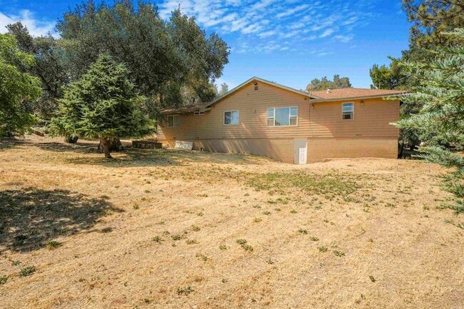 Building Photo - 29012 Oak Ln