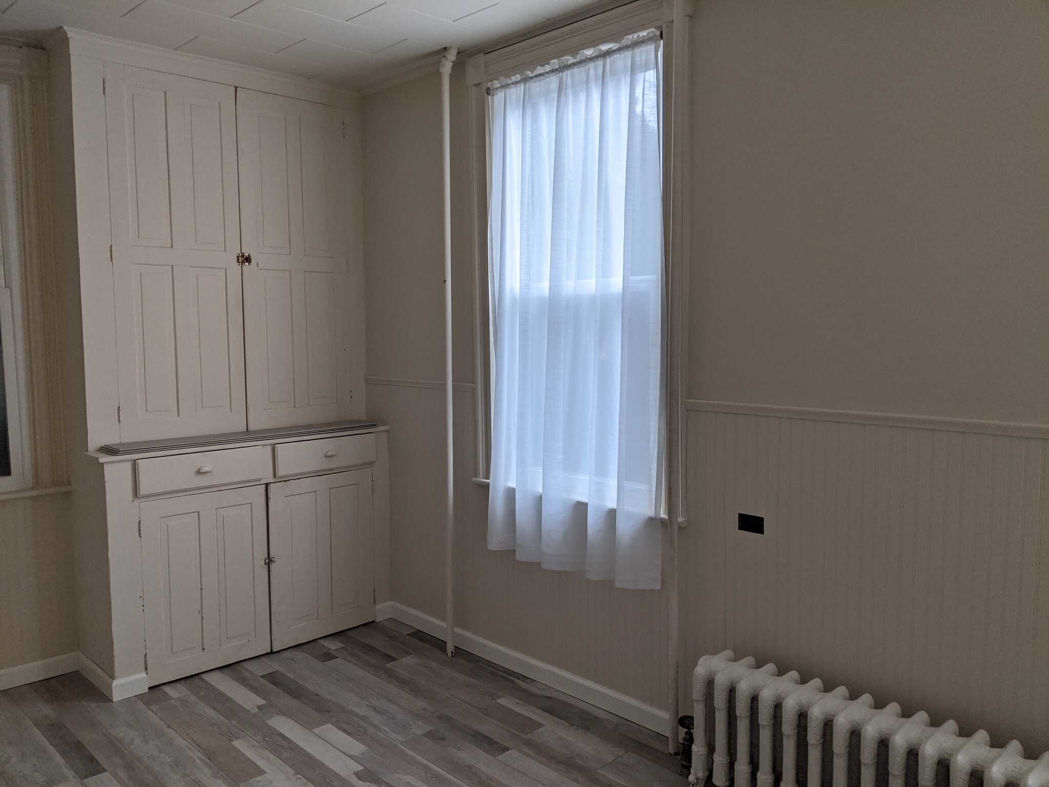 Building Photo - 412 Main St