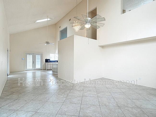 Building Photo - 13918 Raie Ave