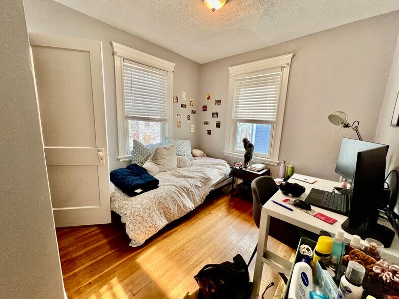 Building Photo - 44 Day St