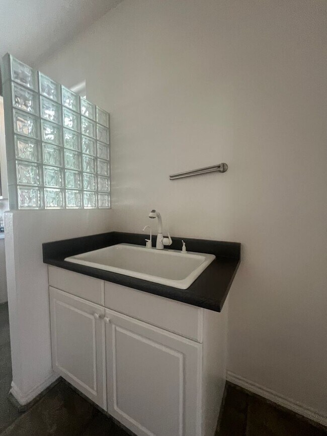 Building Photo - 3 bedroom 2.5 bath in the Mariana Ranchos !!
