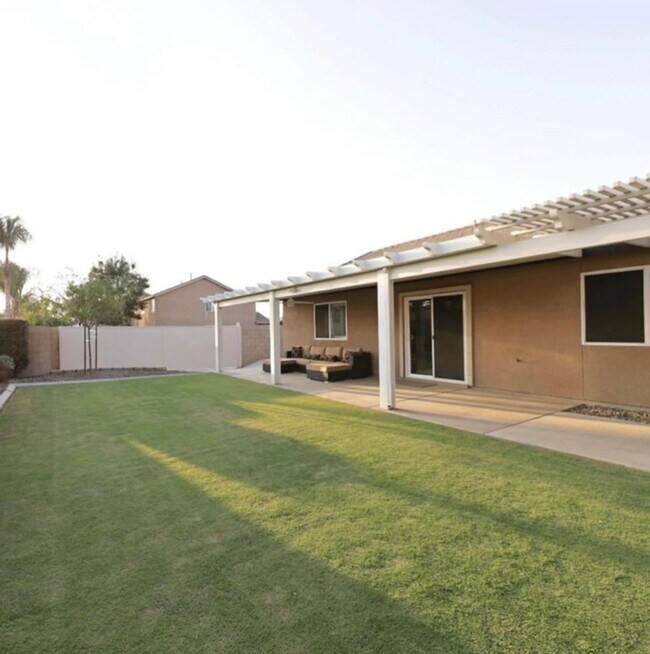 Building Photo - Incredible Rental In the SW! 3bd +2ba with RV parking $2,600 Rent