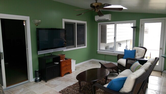 Building Photo - 5910 King James Dr