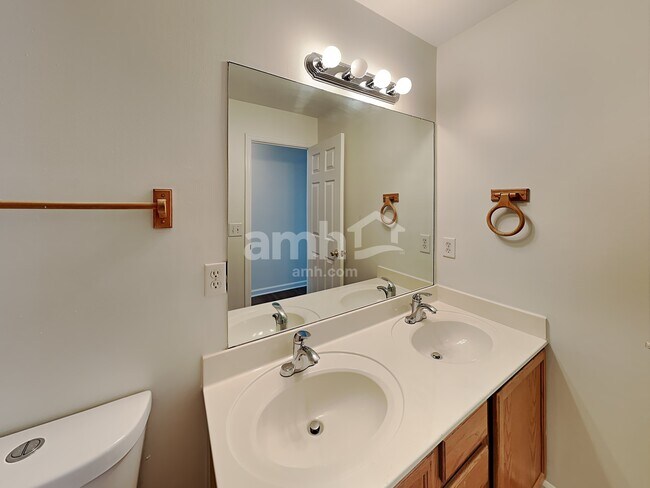 Building Photo - 1540 Cardinal Ln