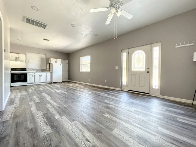 Building Photo - Coyer Rd Unit A