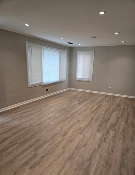 Living room - 42 Sauk Trl