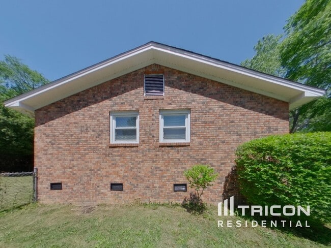 Building Photo - 2308 S Partridge Cir