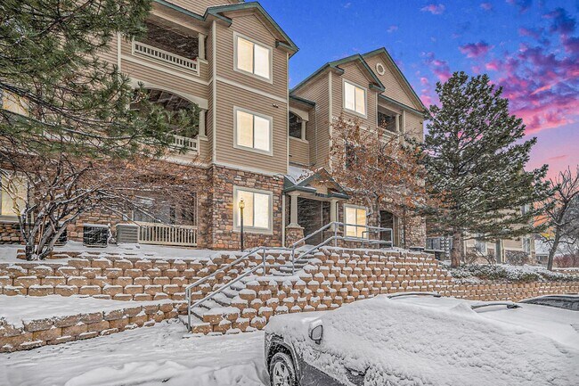 Building Photo - Updated 2 Bed 2 Bath Condo with One Car Garage in Littleton!