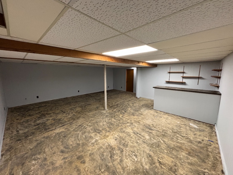 Building Photo - 229 S Kranz Ave