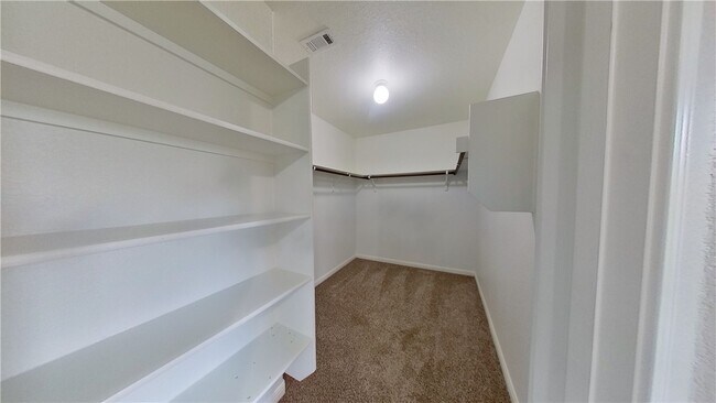 Building Photo - 108 Lavaca Loop