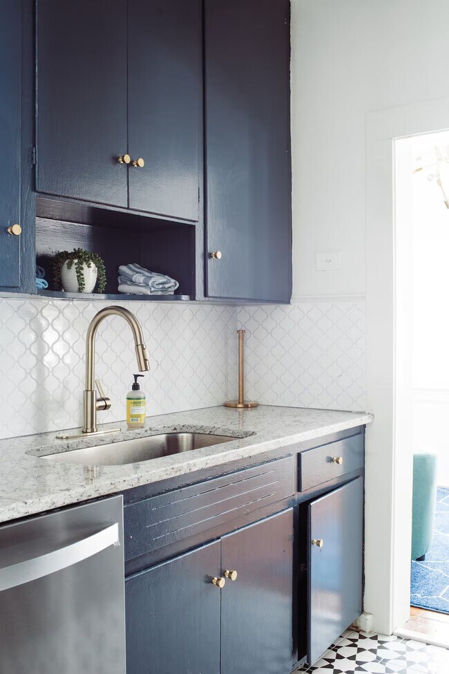 Building Photo - Lawrence House