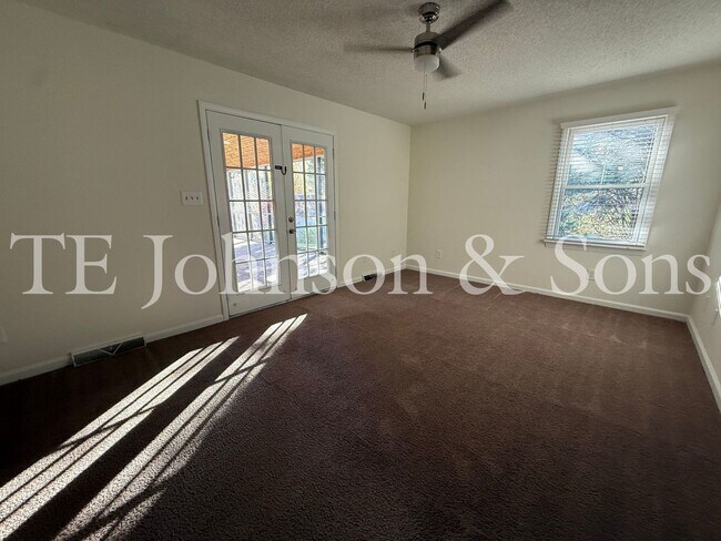 Building Photo - Charming 3-Bedroom Home with Rocking Chair Porch and Screened Back Patio