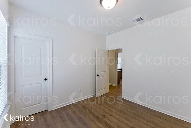Building Photo - 116 Teddy Ln