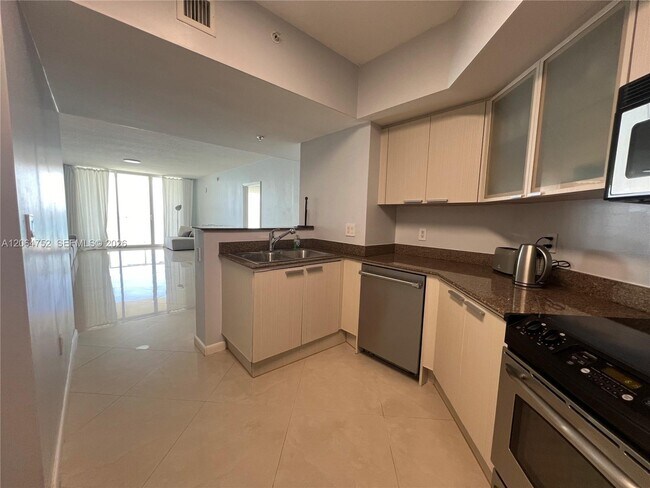 Building Photo - 16699 Collins Ave