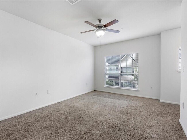 Building Photo - 9200 Westheimer Rd