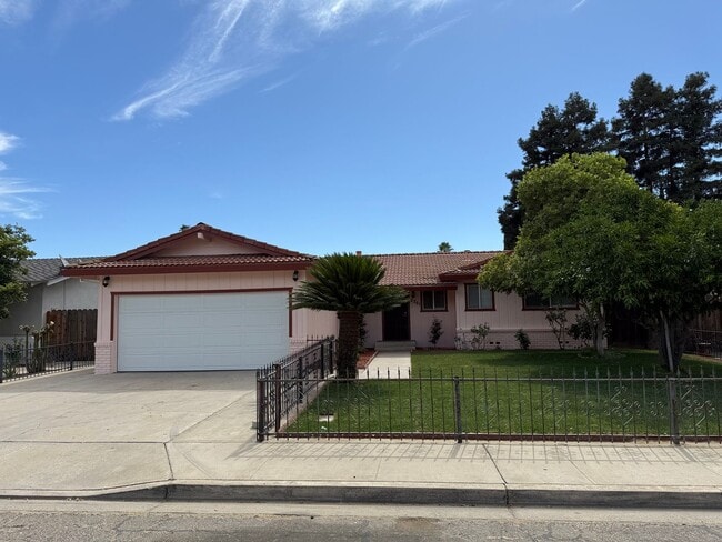 Primary Photo - 3-bedroom single story in the heart of Tur...