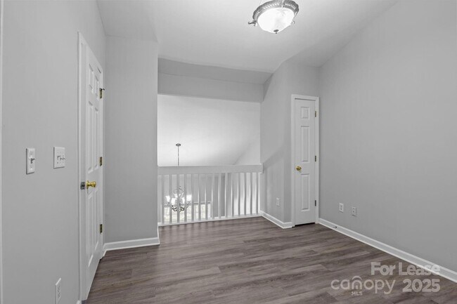 Building Photo - 10660 Holly Ridge Blvd