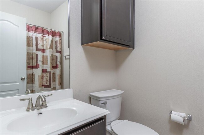 Building Photo - 504 Tascate St